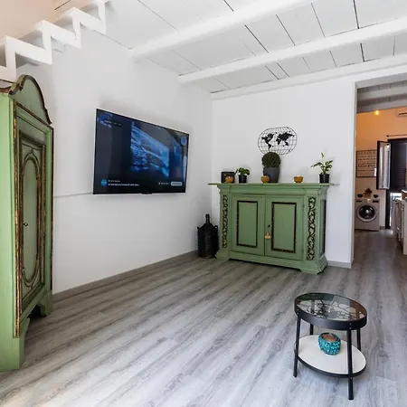 Elly House Hébergement de vacances *